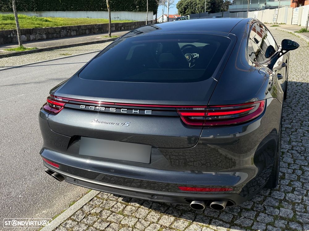 Porsche Panamera 4 S - 4