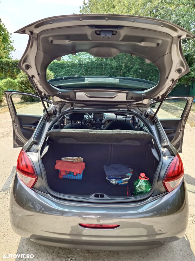 Peugeot 208 - 14