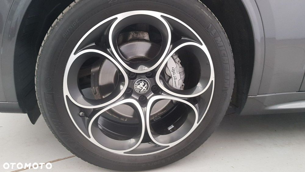 Alfa Romeo Stelvio - 9