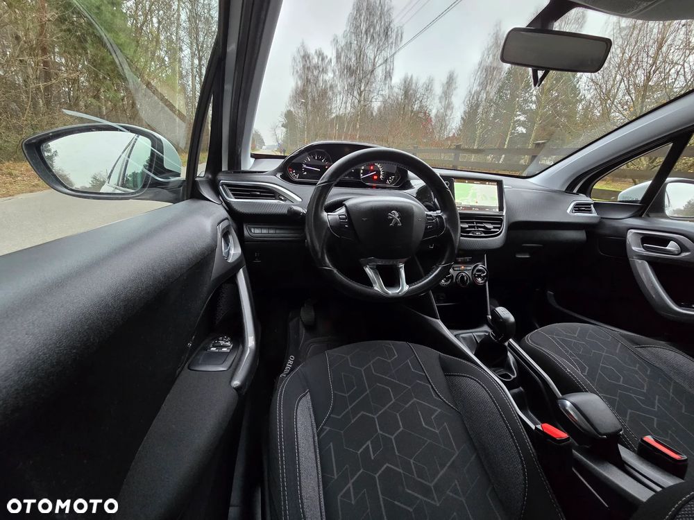 Peugeot 2008 BlueHDi 100 STOP & START Style - 28