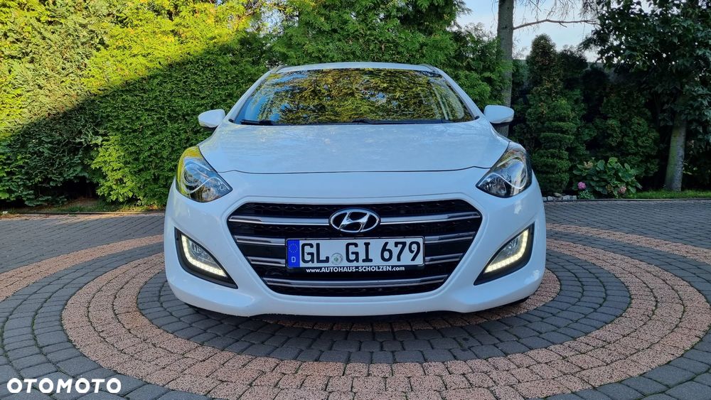 Hyundai i30 Fastback 1.6 CRDI Premium - 4
