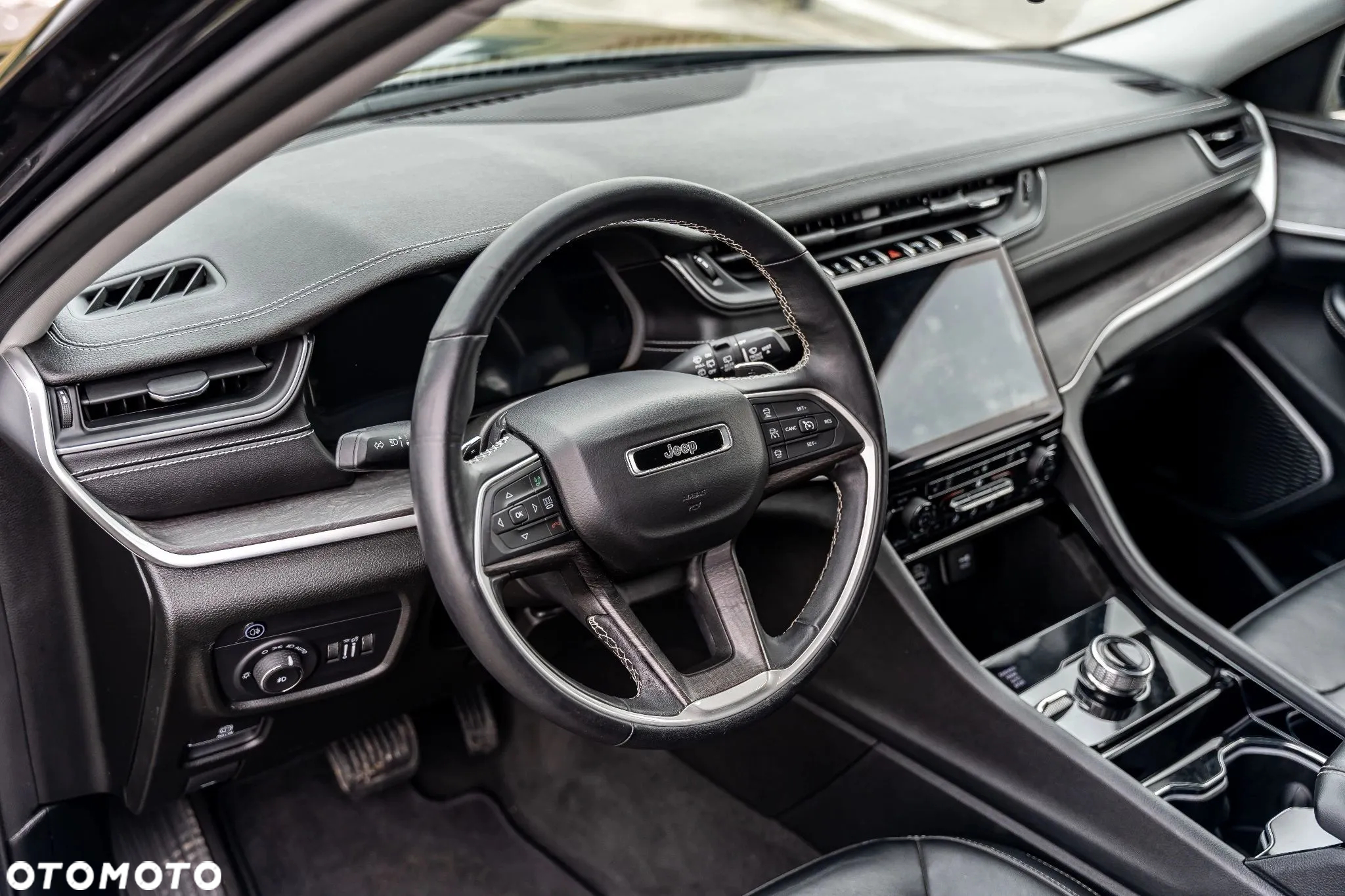 Jeep Grand Cherokee - 16