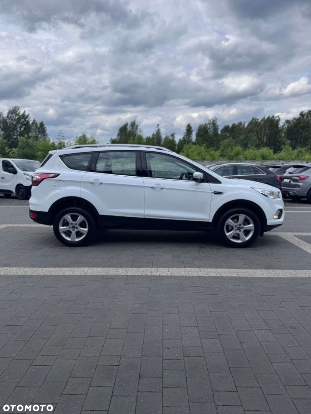 Ford Kuga 1.5 EcoBoost 2x4 Cool & Connect - 9