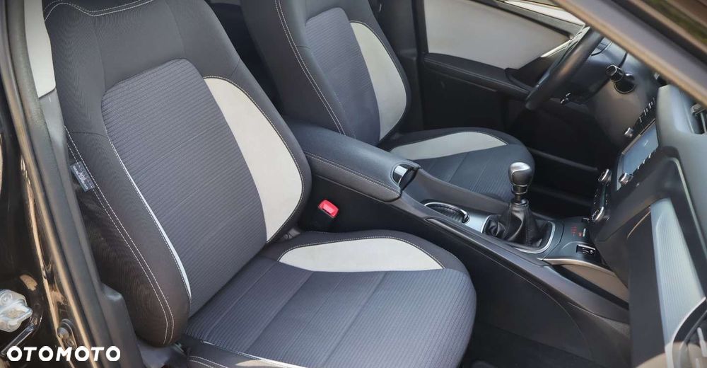 Toyota Avensis - 18
