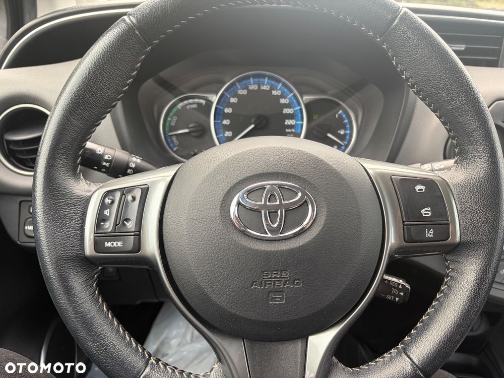 Toyota Yaris Hybrid 100 Premium EU6 - 13