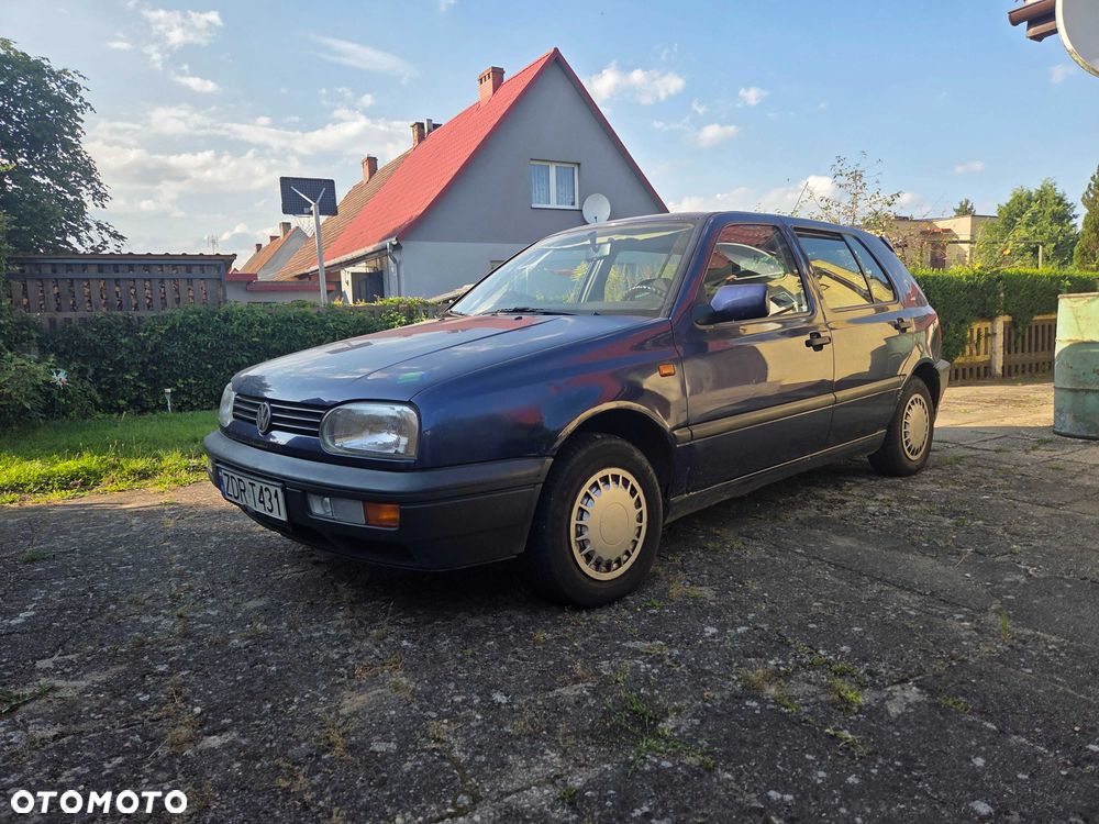 Volkswagen Golf - 1