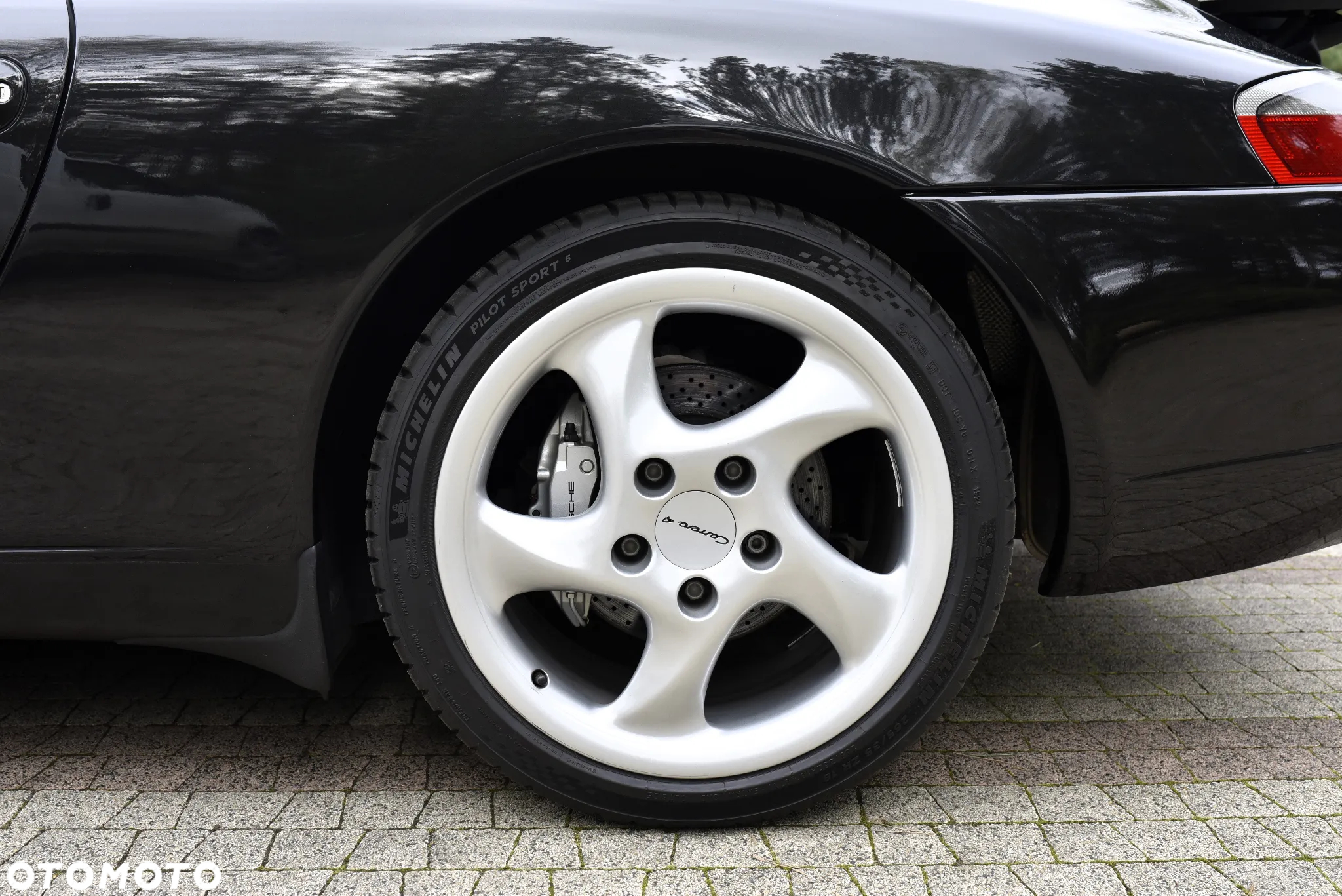 Porsche 911 Carrera 4 - 20