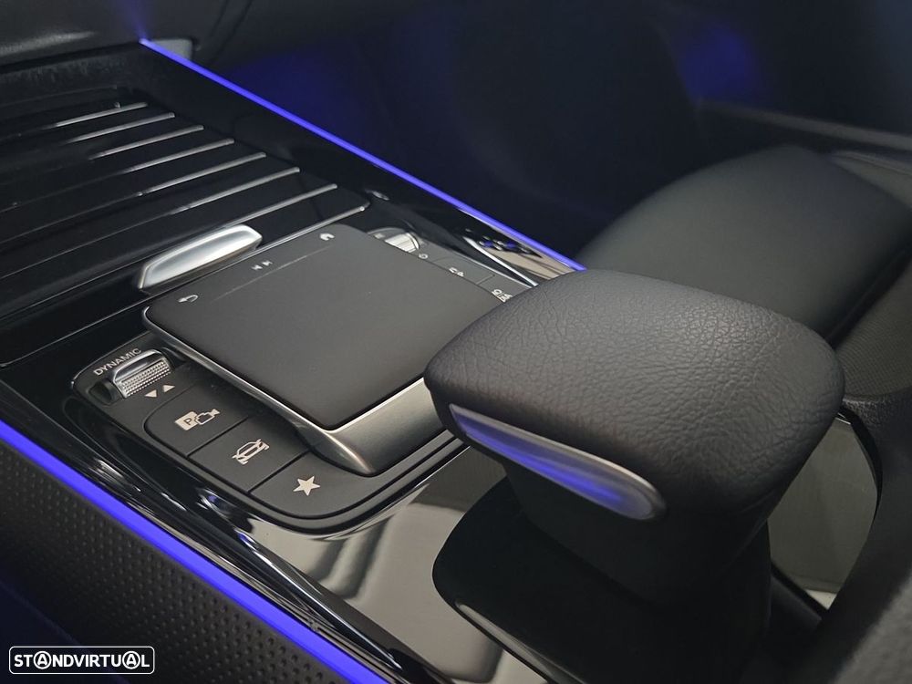 Mercedes-Benz GLB 180 - 21