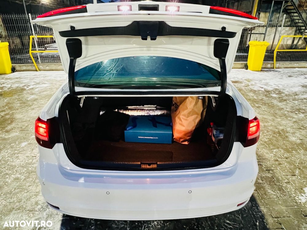 Volkswagen Jetta 2.0 TDI Trendline - 6