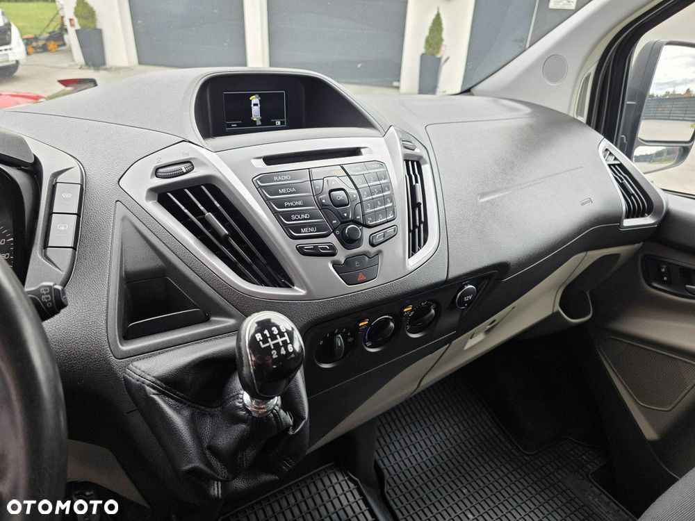 Ford Tourneo Custom - 23
