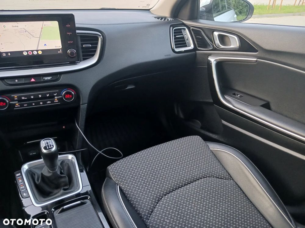 Kia Ceed 1.6 CRDi mHEV L Business Line - 13