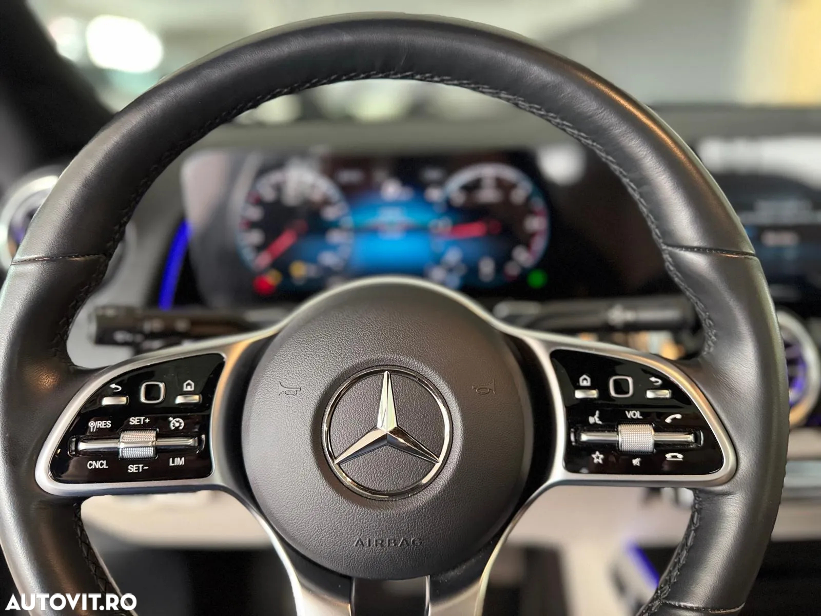 Mercedes-Benz GLB 200 d 4Matic 8G-DCT Progressive - 10