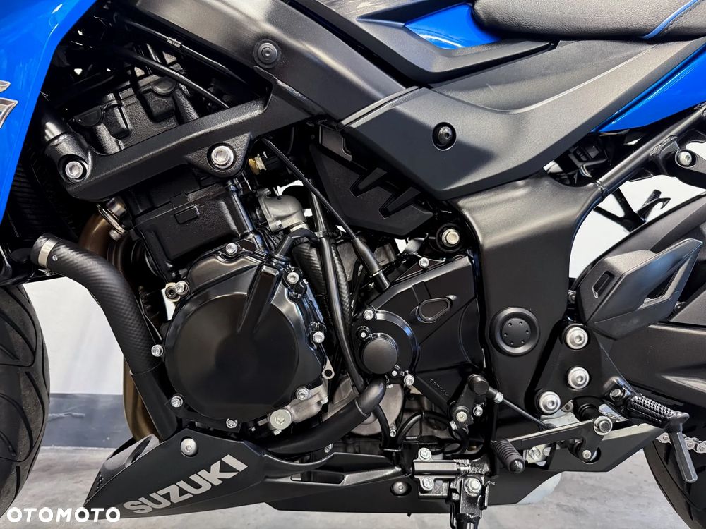 Suzuki GSX - 11