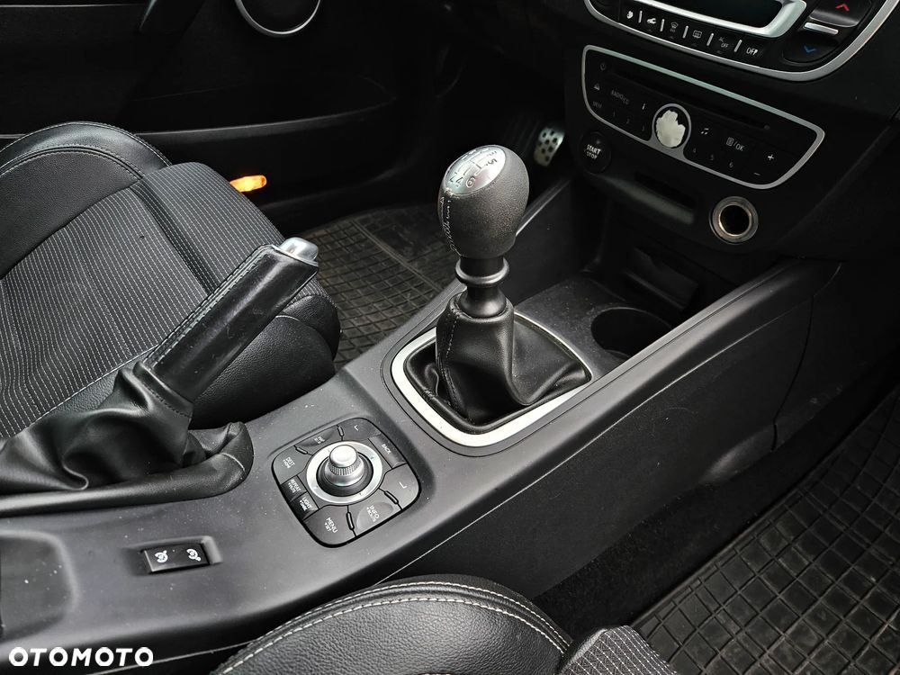 Renault Megane TCe 180 GT - 19
