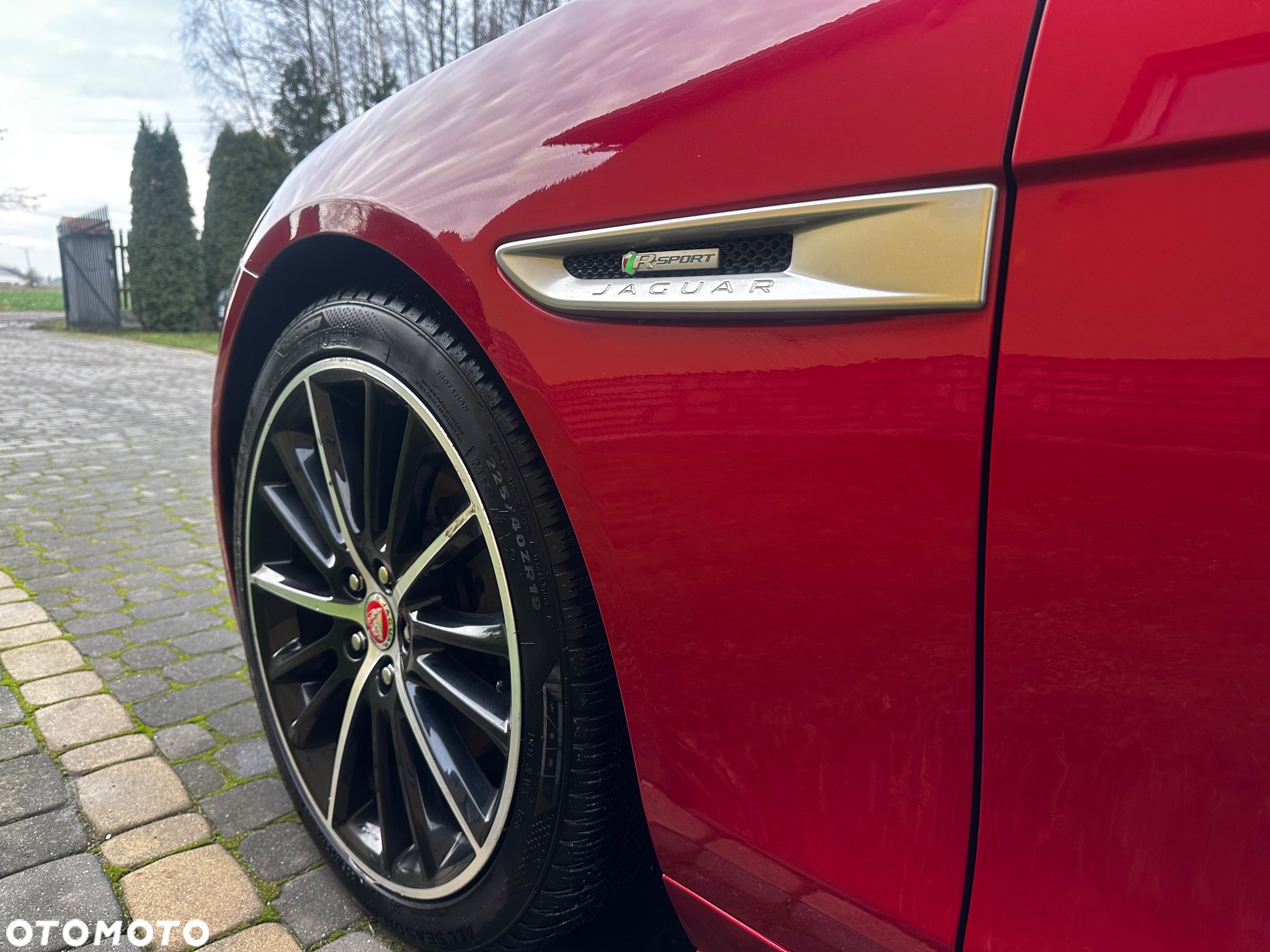 Jaguar XE 2.0 D R-Sport - 11