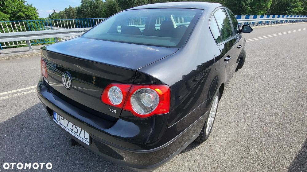 Volkswagen Passat 1.9 TDI Comfortline - 4