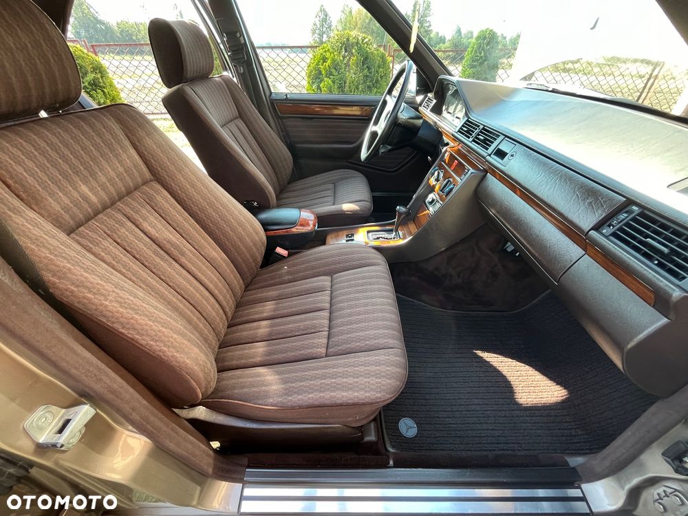 Mercedes-Benz W124 (1984-1993) - 26