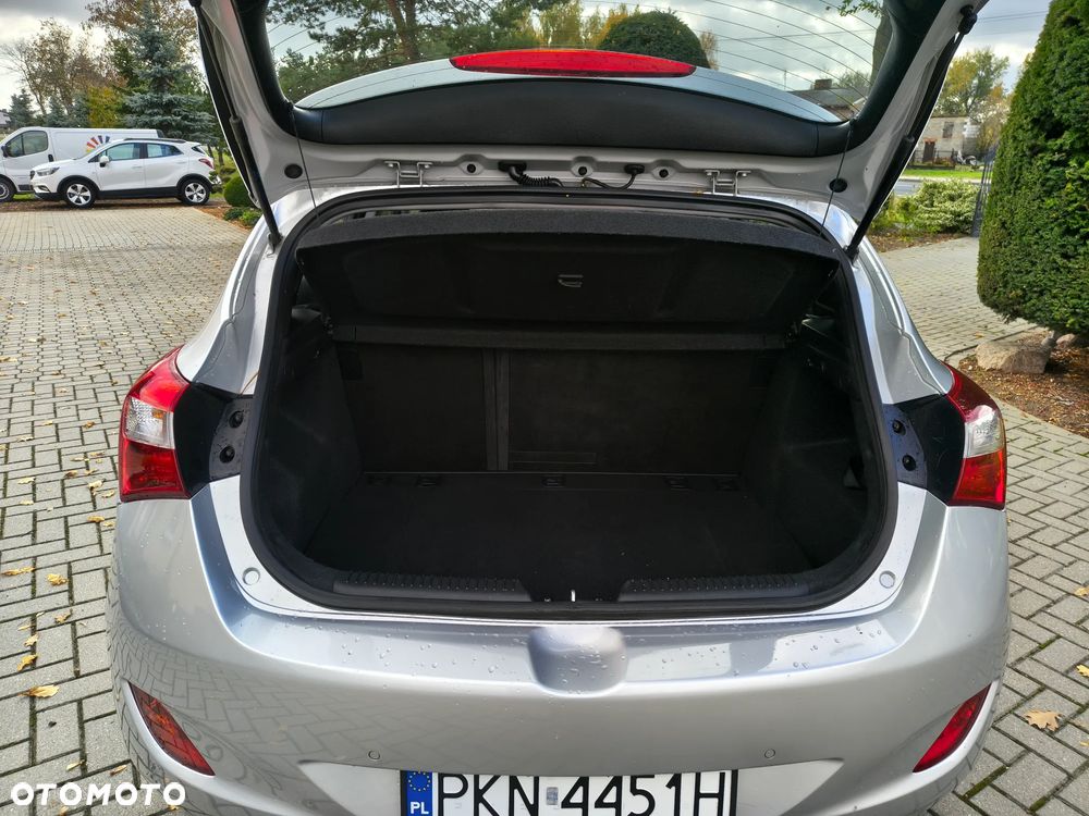 Hyundai i30 blue 1.6 GDI YES Silver - 11