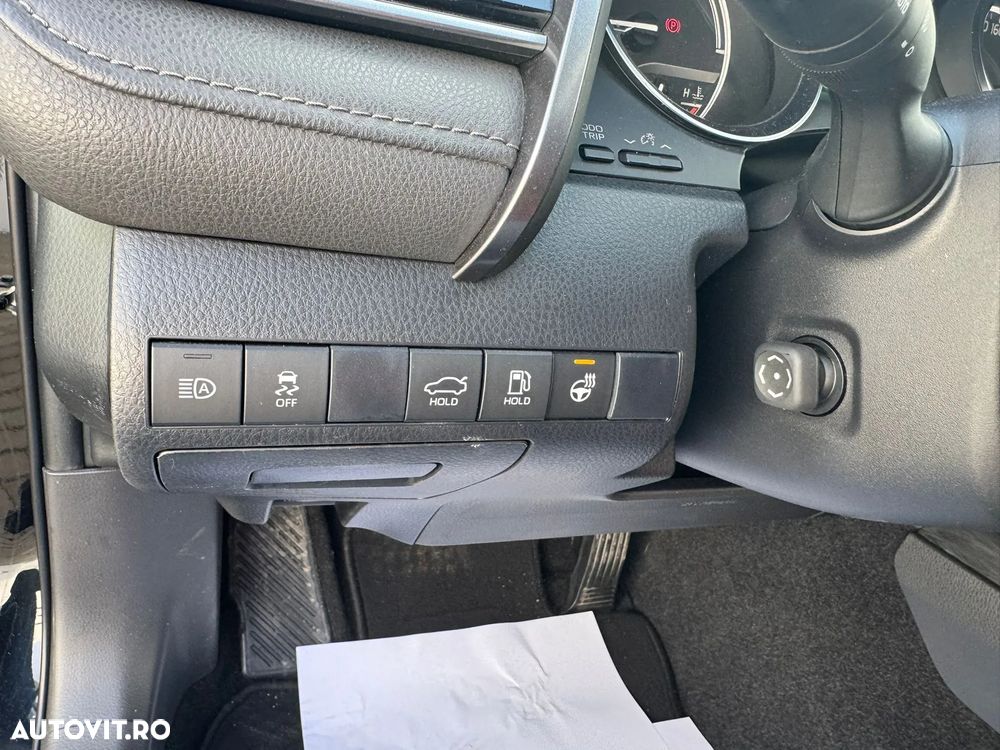 Toyota Camry 2.5 Dynamic - 17