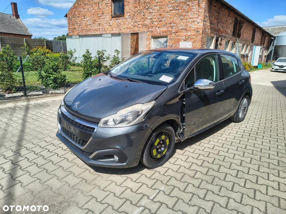 Peugeot 208 - 1