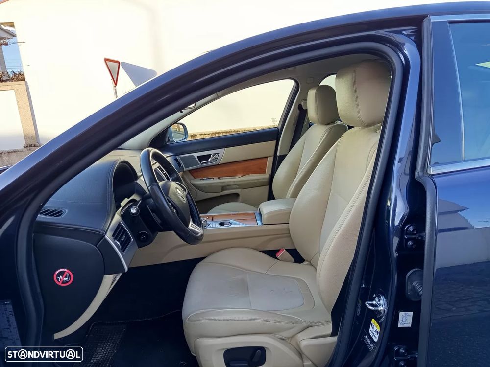 Jaguar XF 2.2 D Premium Luxury - 10