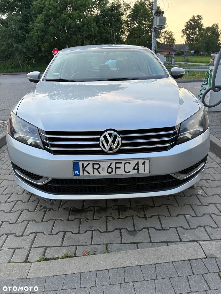 Volkswagen Passat - 1