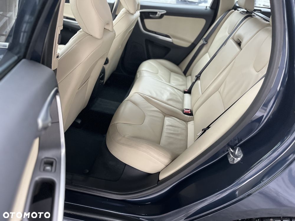 Volvo XC 60 D4 Geartronic Momentum - 26