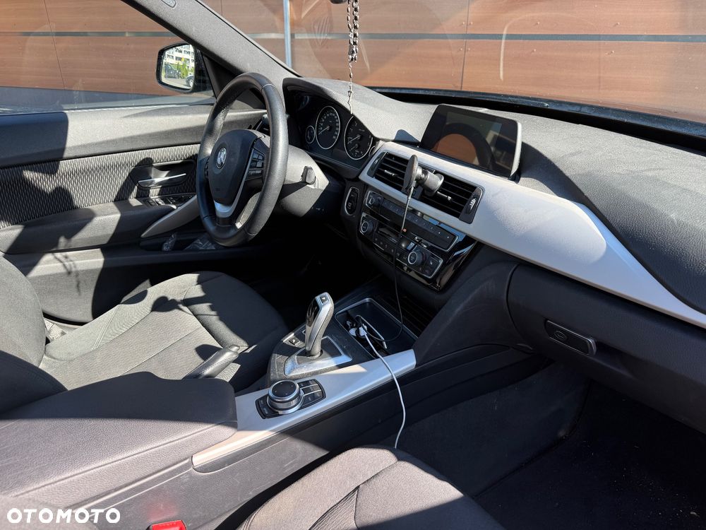 BMW 3GT 320i xDrive - 35