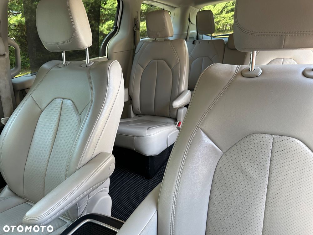 Chrysler Pacifica - 27