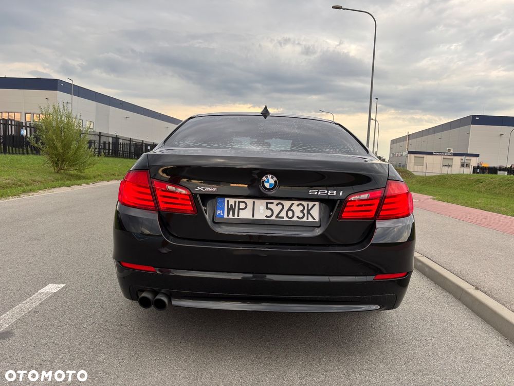 BMW Seria 5 528i xDrive - 5