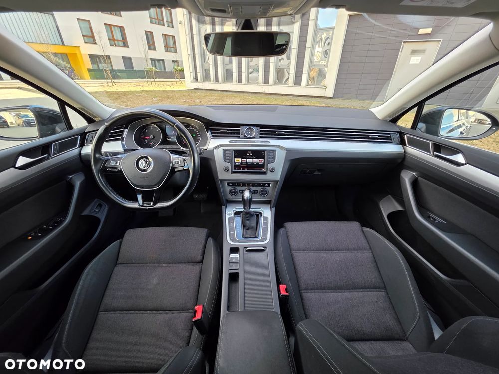 Volkswagen Passat - 11