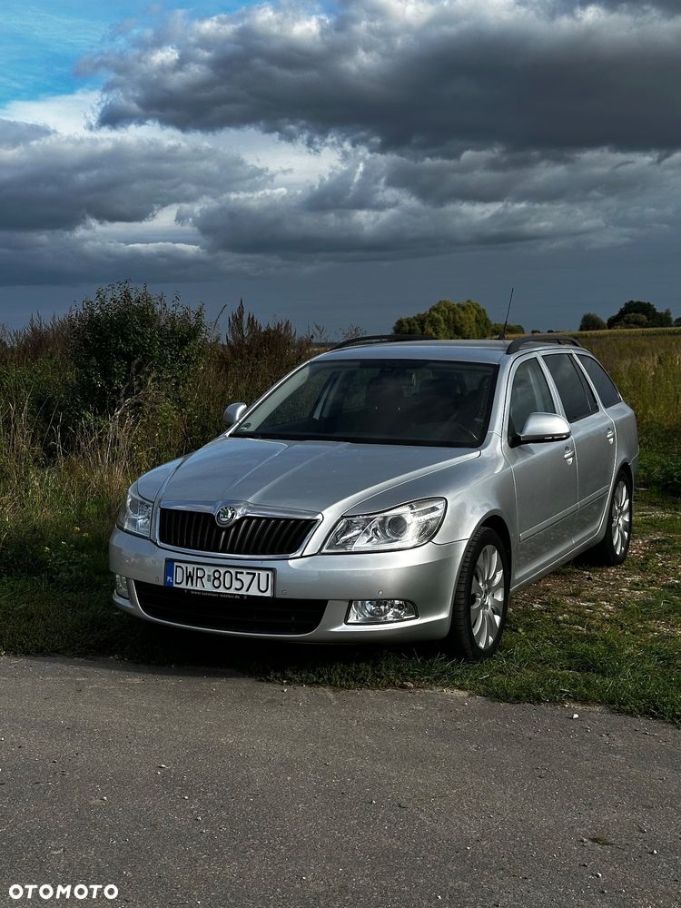 Skoda Octavia Combi 2.0 TDI DPF DSG Elegance - 1