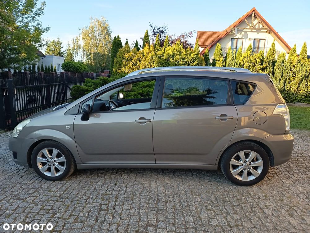Toyota Corolla Verso 2.2 D-4D - 2