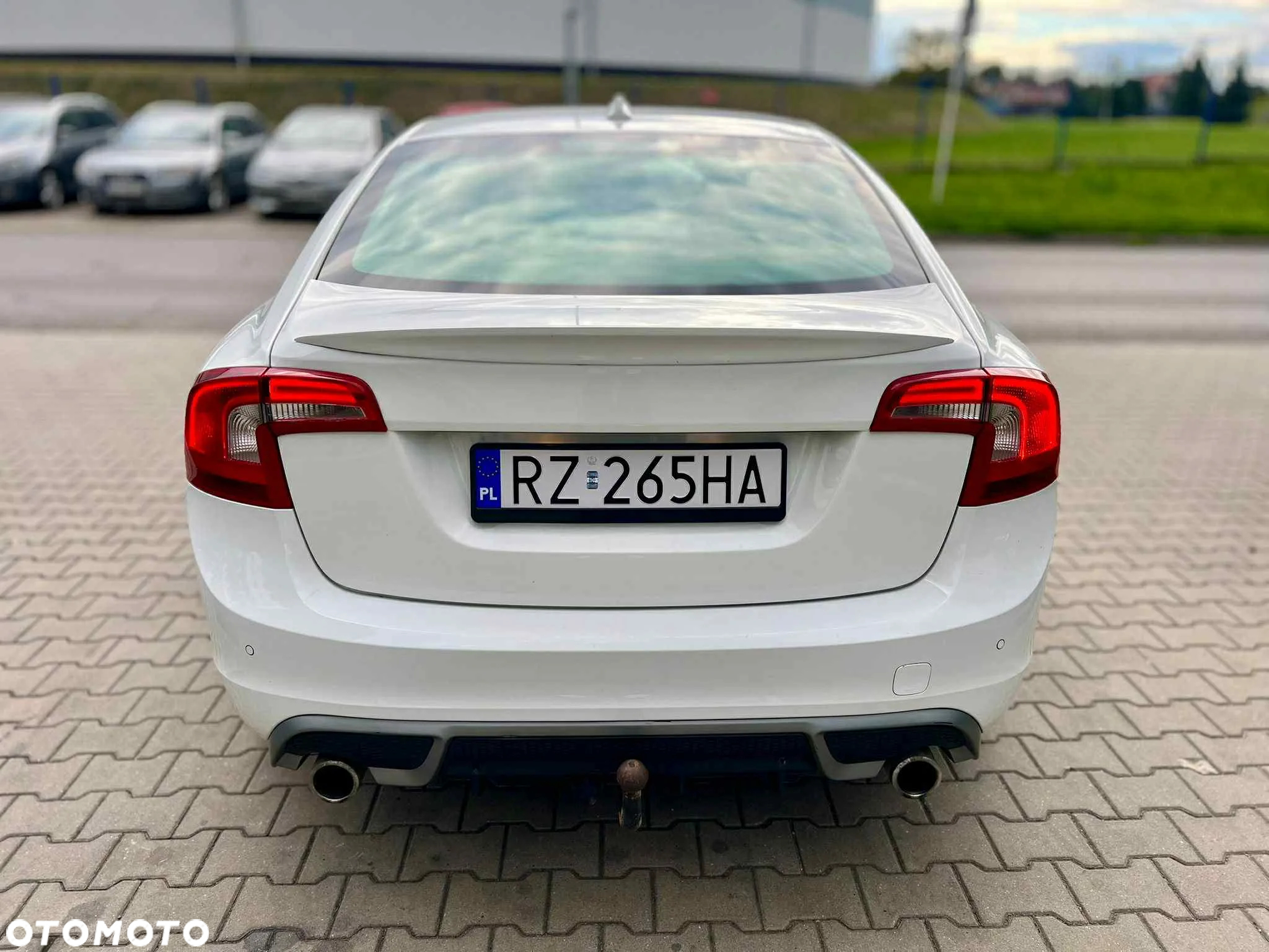 Volvo S60 D5 R-Design - 14