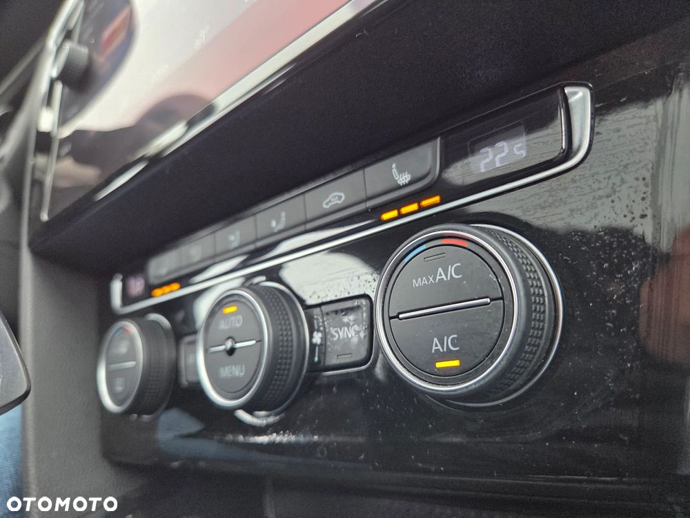 Volkswagen Passat 2.0 TDI Bi-Turbo BMT 4Mot Highline DSG - 28