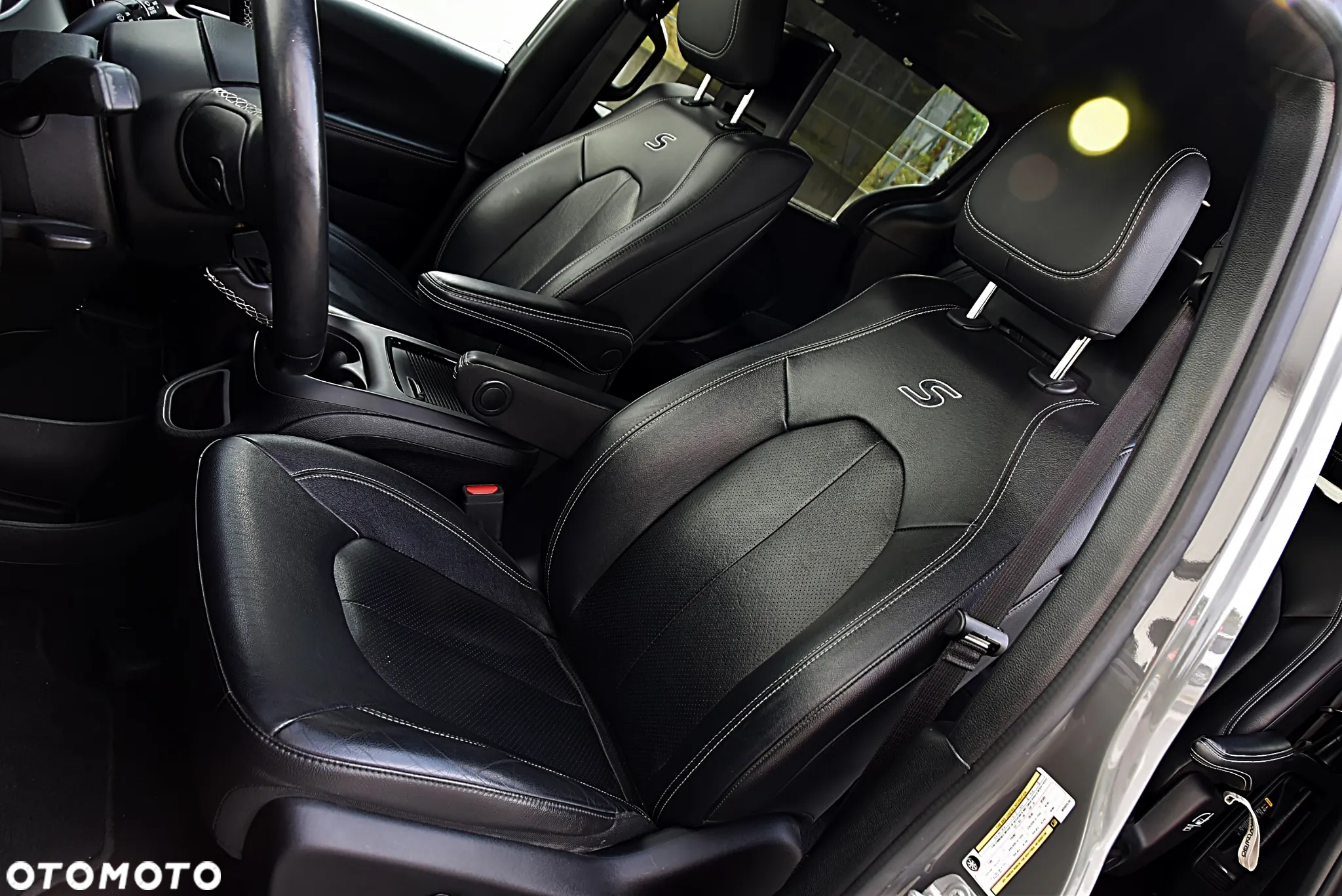 Chrysler Pacifica - 16