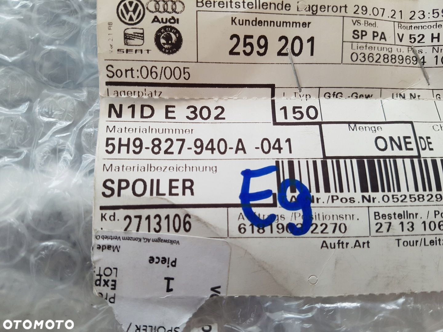 VW GOLF 8 listwa prawy spoiler klapy 5H9827940A - 3