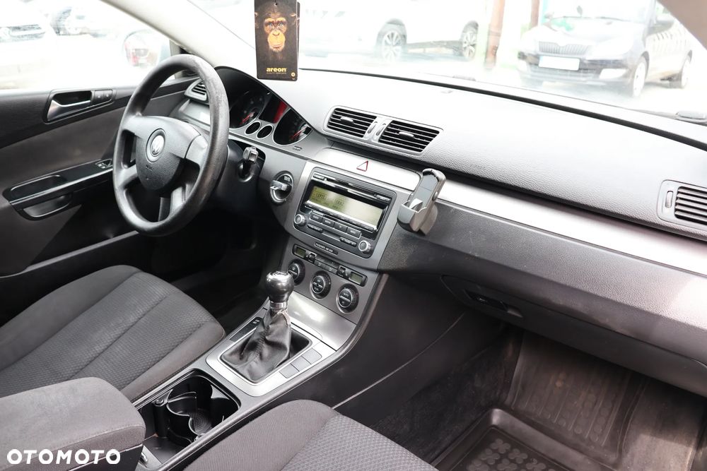 Volkswagen Passat 1.9 TDI Comfortline - 11