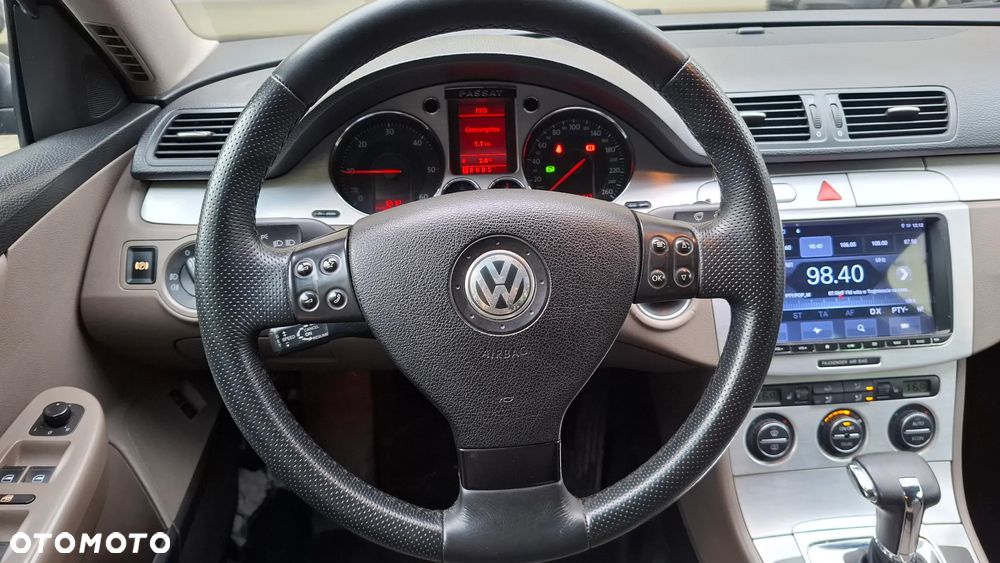 Volkswagen Passat 2.0 TDI DPF DSG Highline - 27