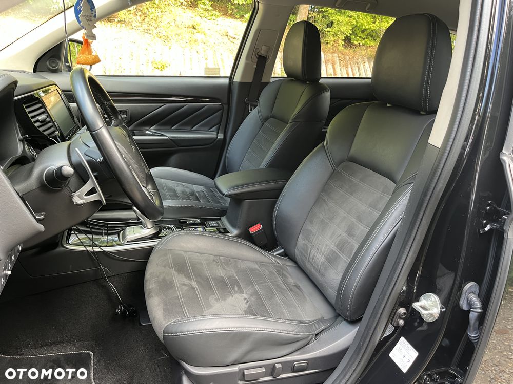 Mitsubishi Outlander Instyle NAVI + - 9