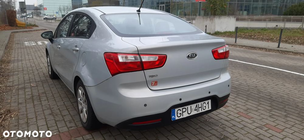 Kia Rio 1.4 L - 5