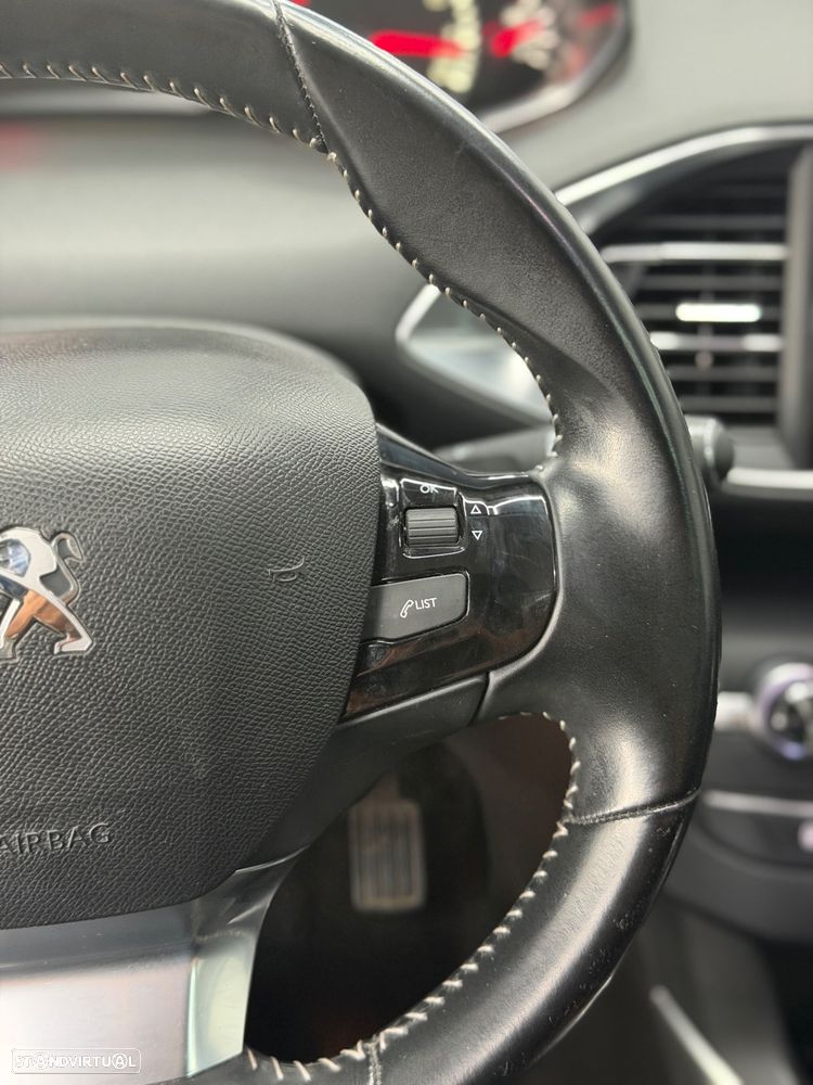 Peugeot 308 1.2 PureTech Business Line - 30
