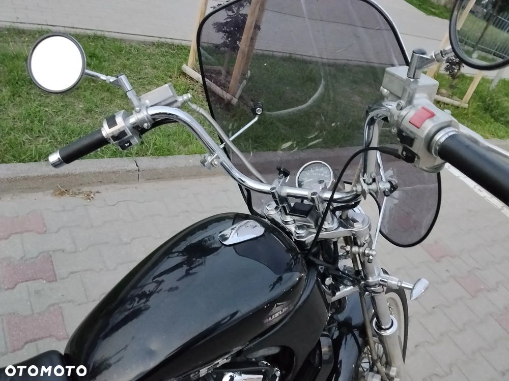 Suzuki Intruder - 11