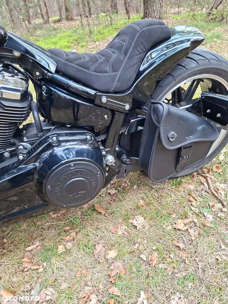 Harley-Davidson Softail Breakout - 13