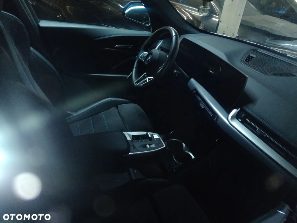 BMW iX1 xDrive30 66.5kWh M Sport - 7