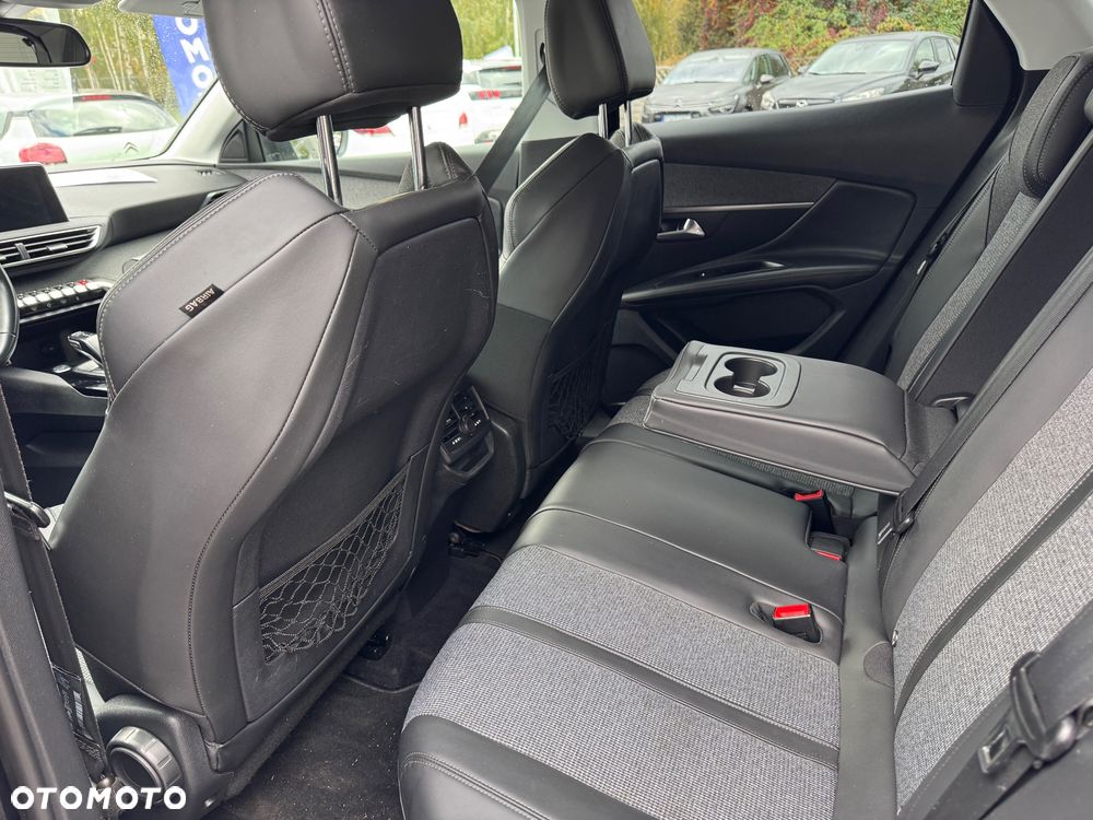 Peugeot 3008 1.6 PureTech GPF Allure S&S EAT8 - 29