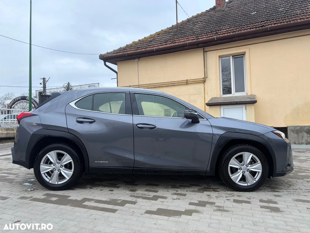 Lexus UX 250h Business Edition - 10
