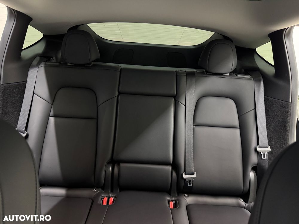 Tesla Model Y Long Range Dual Motor AWD - 18