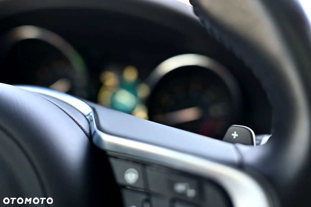 Jaguar XF 35t AWD R-Sport - 31