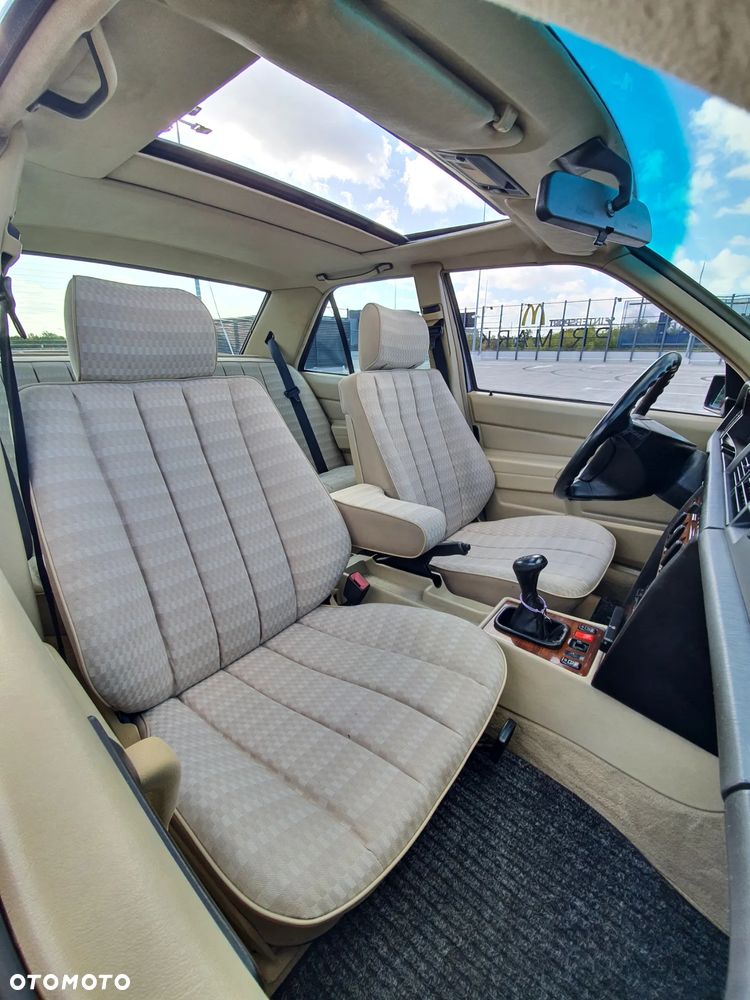 Mercedes-Benz W201 (190) - 19